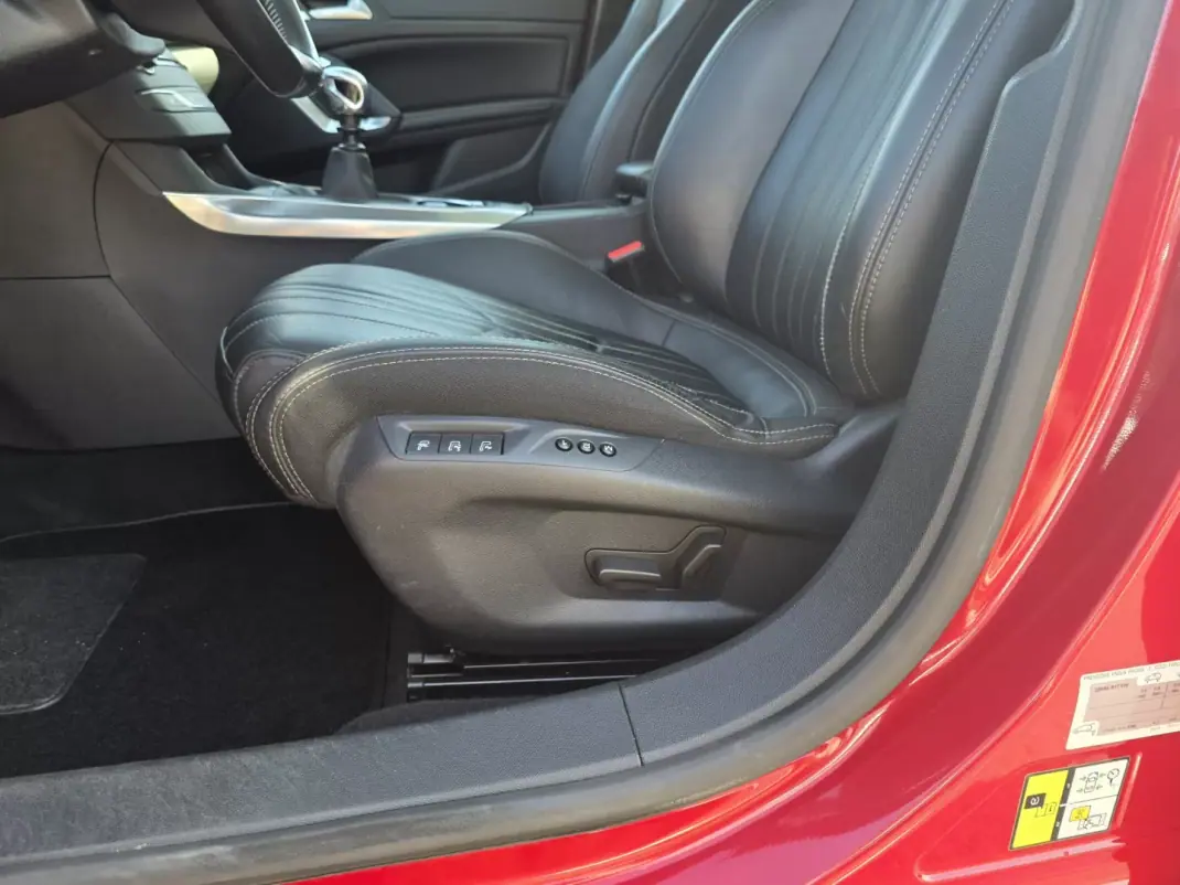 Peugeot 308 SW 2015 - 14490 EUR, 175000 km - AUTO.MOTO.pt - 175000km - foto 16 de 19