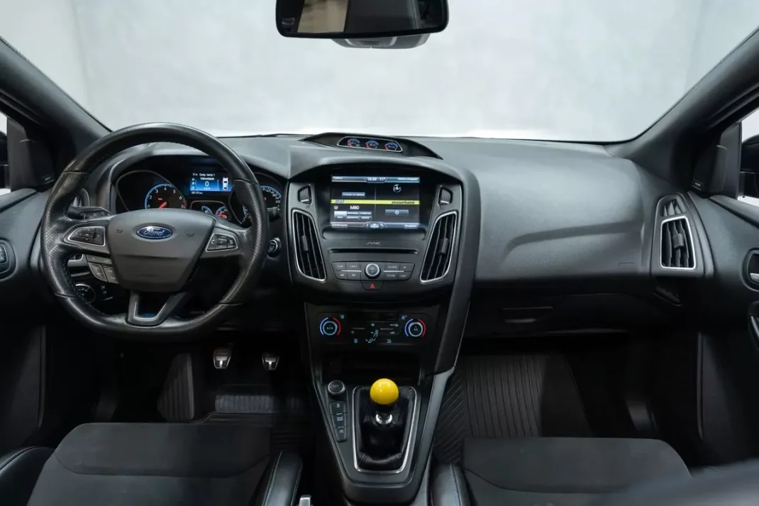 Ford Focus 2016 - 42950 EUR, 61000 km - AUTO.MOTO.pt - 61000km - foto 20 de 49