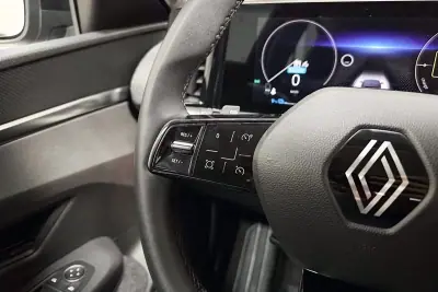 Renault Mégane E-Tech 2022 - 22450 EUR, 48129 km - AUTO.MOTO.pt - 48129km - foto 33 de 38
