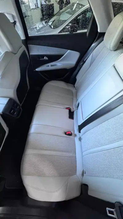 Peugeot 3008 2018 - 18900 EUR, 115000 km - AUTO.MOTO.pt - 115000km - foto 30 de 46