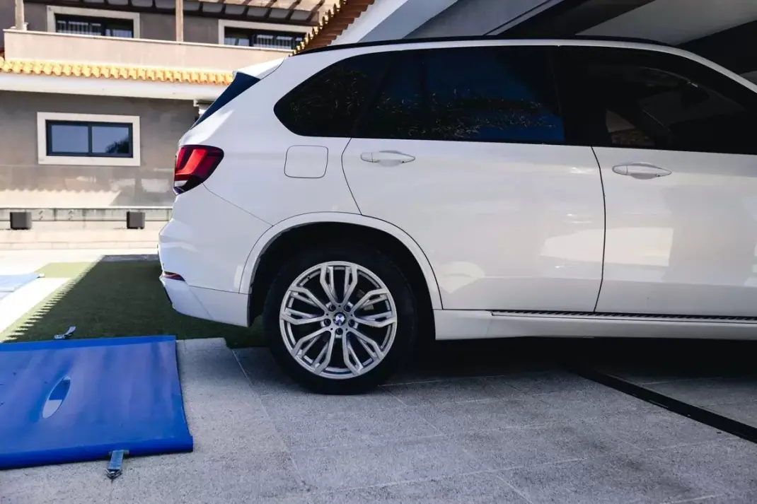 BMW X5 2014 - 26900 EUR, 170000 km - AUTO.MOTO.pt - 170000km - foto 9 de 25