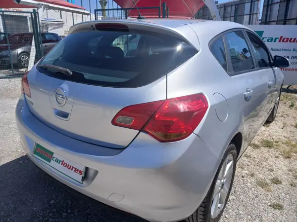 Opel Astra 2010 - 6350 EUR, 76845 km - AUTO.MOTO.pt - 76845km - foto 10 de 28