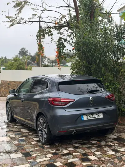 Renault Clio 2019 - 14990 EUR, 118220 km - AUTO.MOTO.pt - 118220km - foto 4 de 8