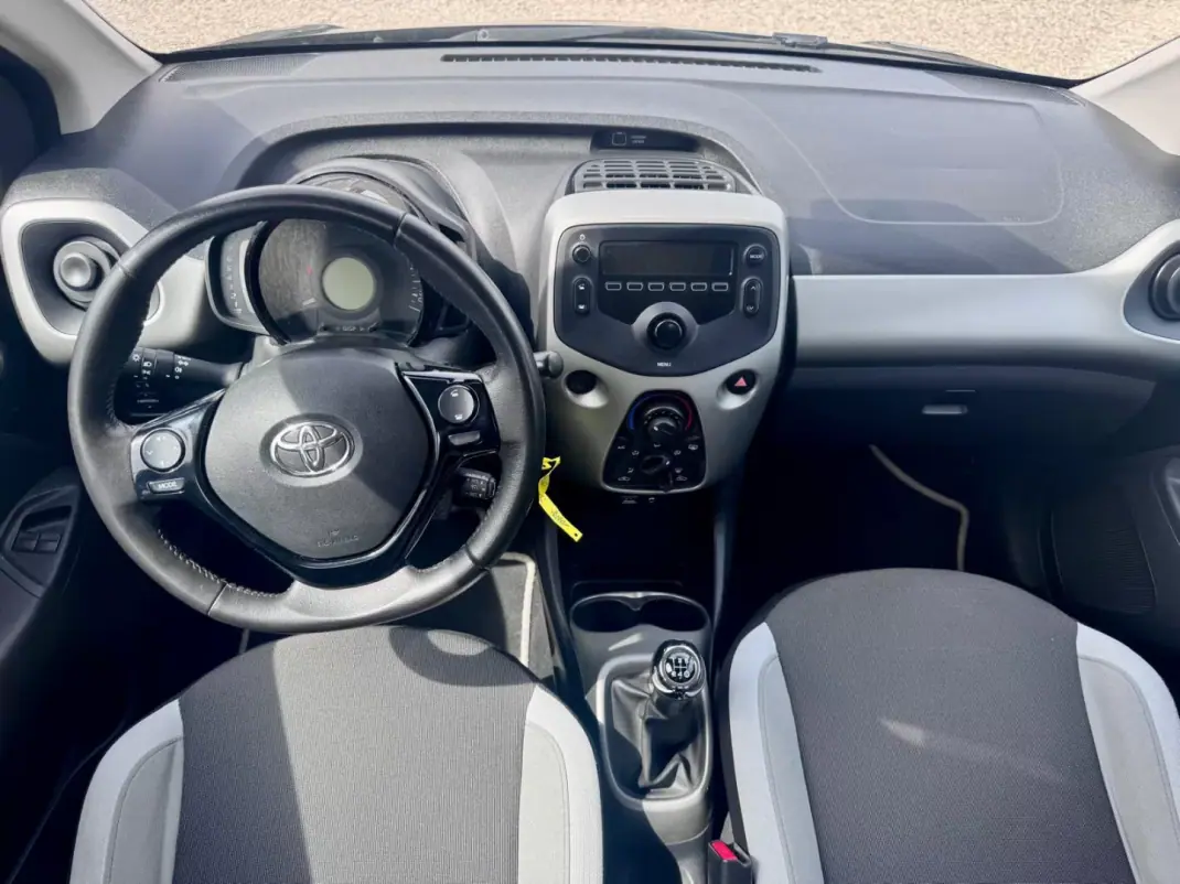Toyota Aygo 2017 - 9750 EUR, 94443 km - 94443km - foto 15 de 19