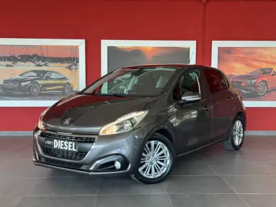 Peugeot 208 2018 - 12990 EUR, 96669 km - AUTO.MOTO.pt - 96669km - foto 2 de 21