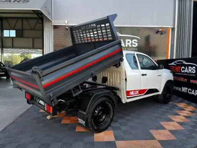 Toyota HILUX 2.4 D-4D 4WD CE TRI-BASCULANTE 2018 - 25900 EUR, 198136 km - AUTO.MOTO.pt - 198136km - foto 2 de 9