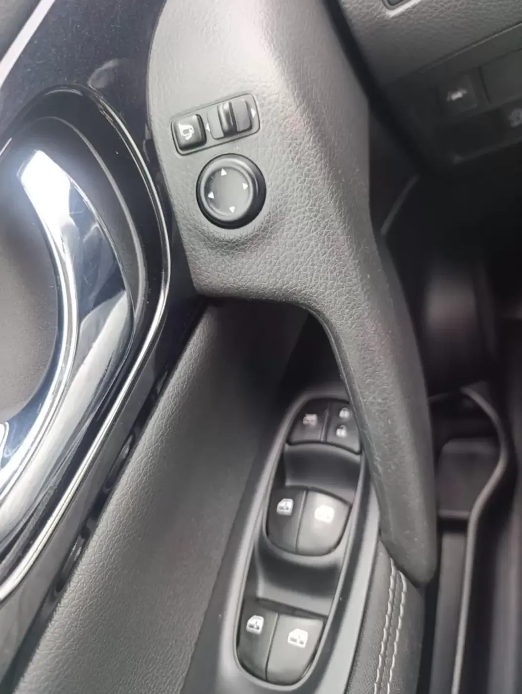 Nissan Qashqai 2018 - 16850 EUR, 139463 km - AUTO.MOTO.pt - 139463km - foto 13 de 16