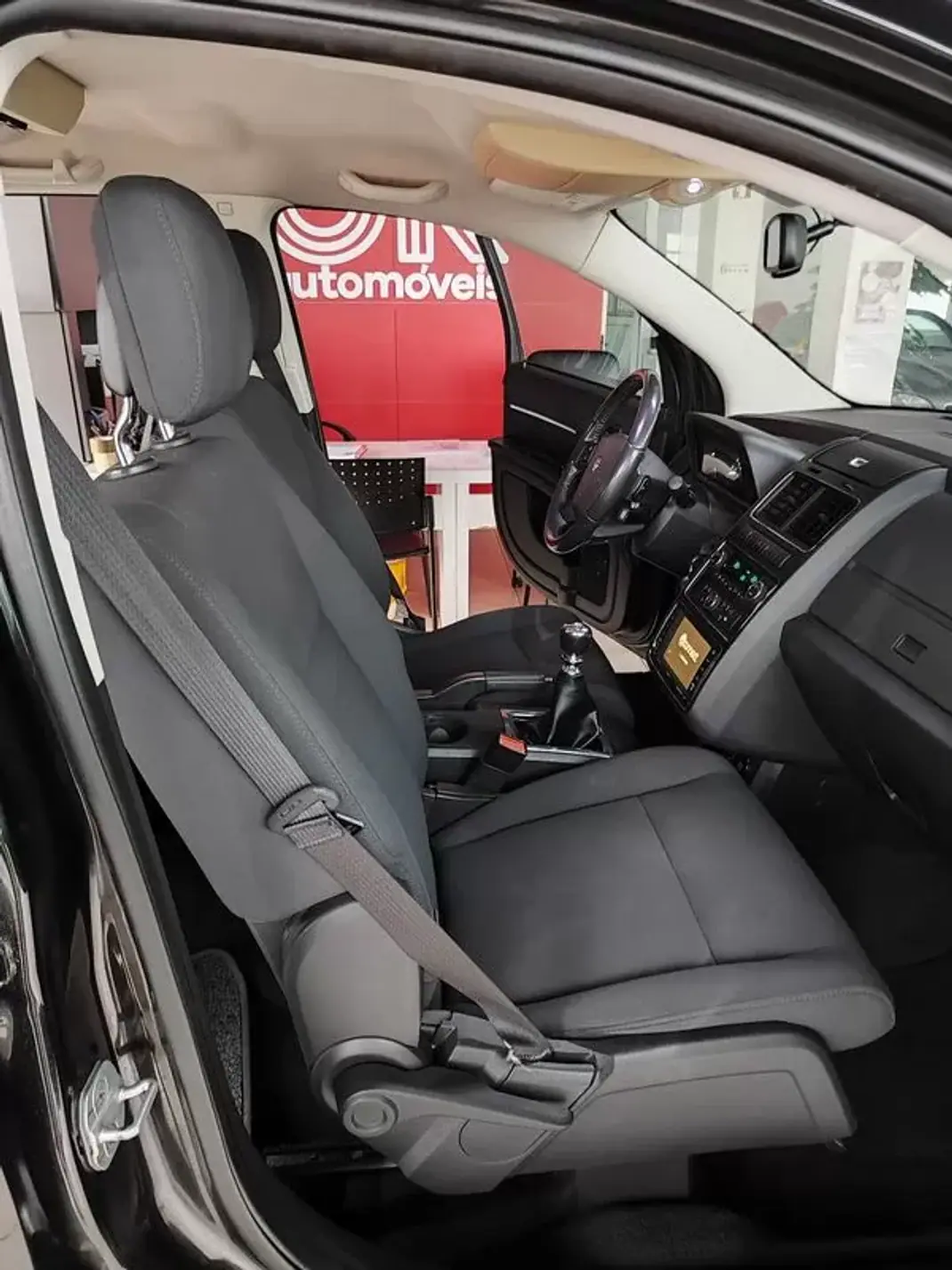 Dodge Journey 2010 - 11750 EUR, 113500 km - AUTO.MOTO.pt - 113500km - foto 22 de 36