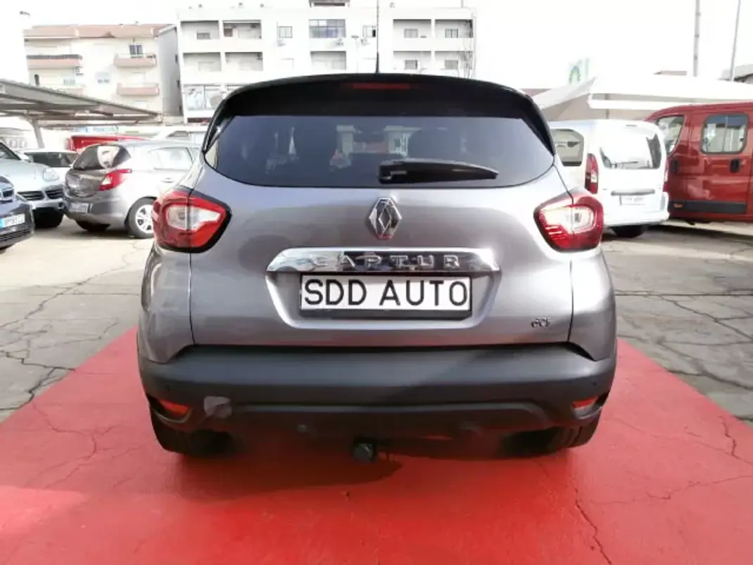 Renault Captur 2014 - 12900 EUR, 155622 km - AUTO.MOTO.pt - 155622km - foto 7 de 30
