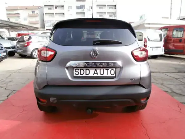 Renault Captur 2014 - 12900 EUR, 155622 km - AUTO.MOTO.pt - 155622km - foto 7 de 30