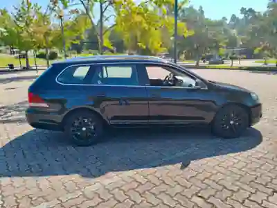 Volkswagen Golf Variant 2012 - 5900 EUR, 270000 km - AUTO.MOTO.pt - 270000km - foto 4 de 10