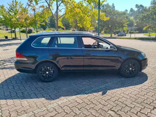 Volkswagen Golf Variant 2012 - 5900 EUR, 270000 km - AUTO.MOTO.pt - 270000km - foto 4 de 10