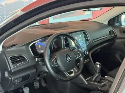 Renault Mégane 2017 - 11990 EUR, 180552 km - AUTO.MOTO.pt - 180552km - foto 14 de 18