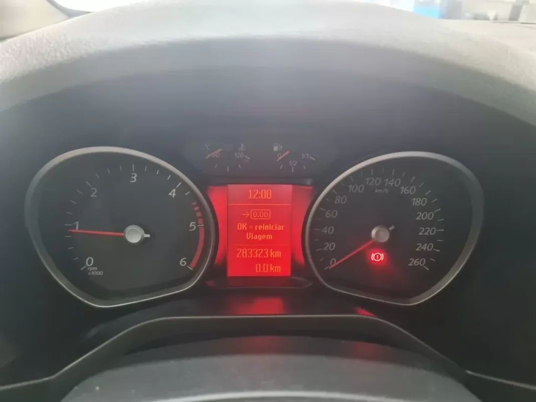 Ford S-Max 2007 - 7900 EUR, 283000 km - AUTO.MOTO.pt - 283000km - foto 12 de 22