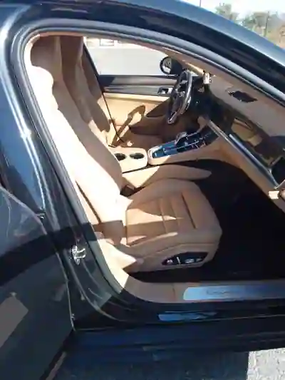 Porsche Panamera 2016 - 75000 EUR, 52000 km - AUTO.MOTO.pt - 52000km - foto 4 de 5