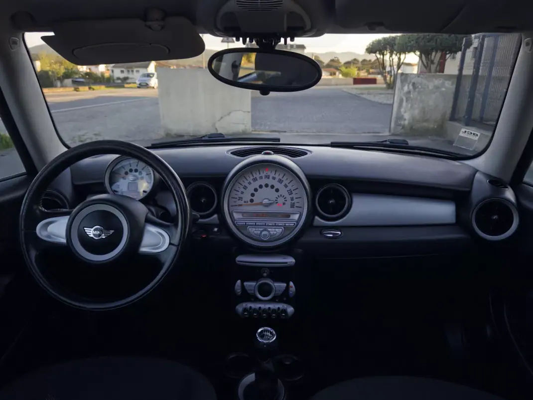 MINI 3 Portas 2010 - 7990 EUR, 265000 km - AUTO.MOTO.pt - 265000km - foto 29 de 32