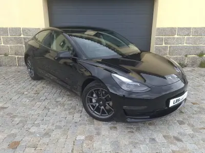 Tesla Model 3 2022 - 36490 EUR, 19253 km - AUTO.MOTO.pt - 19253km - foto 2 de 18