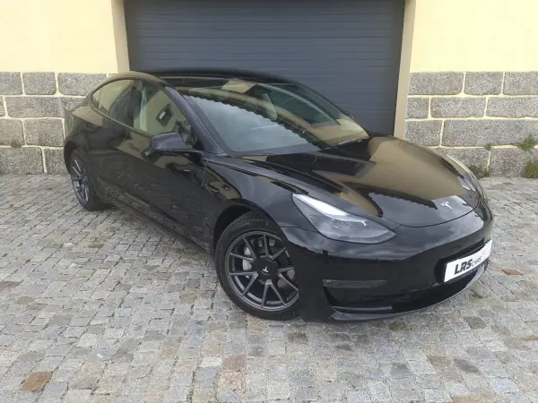 Tesla Model 3 2022 - 36490 EUR, 19253 km - AUTO.MOTO.pt - 19253km - foto 2 de 18