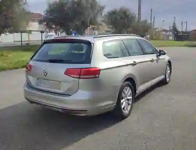 Volkswagen Passat Variant 2015 - 13750 EUR, 203000 km - AUTO.MOTO.pt - 203000km - foto 5 de 18