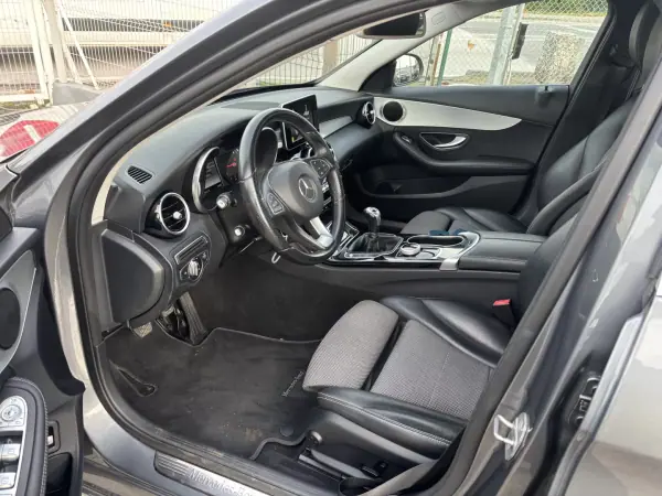 Mercedes-Benz C 180 2016 - 22500 EUR, 183602 km - AUTO.MOTO.pt - 183602km - foto 6 de 10