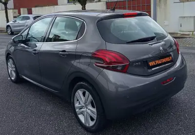Peugeot 208 2018 - 8490 EUR, 187200 km - AUTO.MOTO.pt - 187200km - foto 7 de 17
