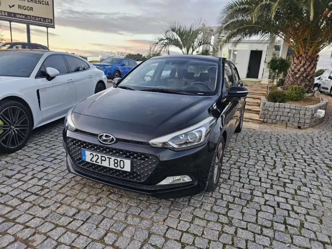 Hyundai i20 2015 - 8500 EUR, 100074 km - AUTO.MOTO.pt - 100074km - foto 1 de 8