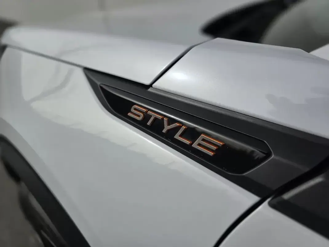 Peugeot 2008 2024 - 18500 EUR, 10965 km - AUTO.MOTO.pt - 10965km - foto 5 de 34