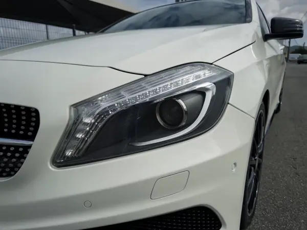 Mercedes-Benz A 180 2015 - 16990 EUR, 131000 km - AUTO.MOTO.pt - 131000km - foto 9 de 35