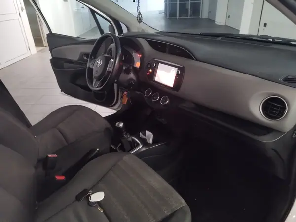 Toyota Yaris 2016 - 10500 EUR, 116000 km - 116000km - foto 4 de 11