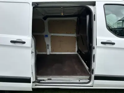 Ford Transit 2020 - 16900 EUR, 200000 km - AUTO.MOTO.pt - 200000km - foto 18 de 37