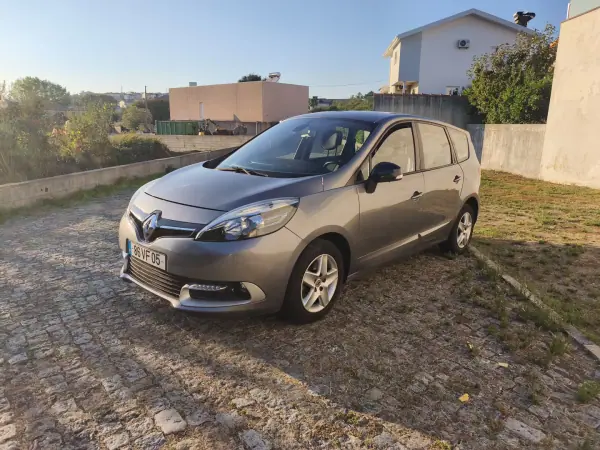 Renault Grand Scénic 2014 — photo 2 of 10