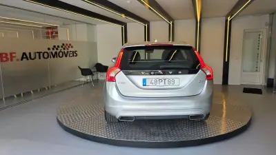 Volvo V60 2015 - 11900 EUR, 314478 km - AUTO.MOTO.pt - 314478km - foto 17 de 60