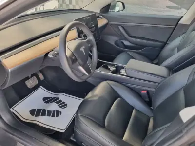 Tesla Model 3 2020 - 24900 EUR, 64000 km - 64000km - foto 4 de 16