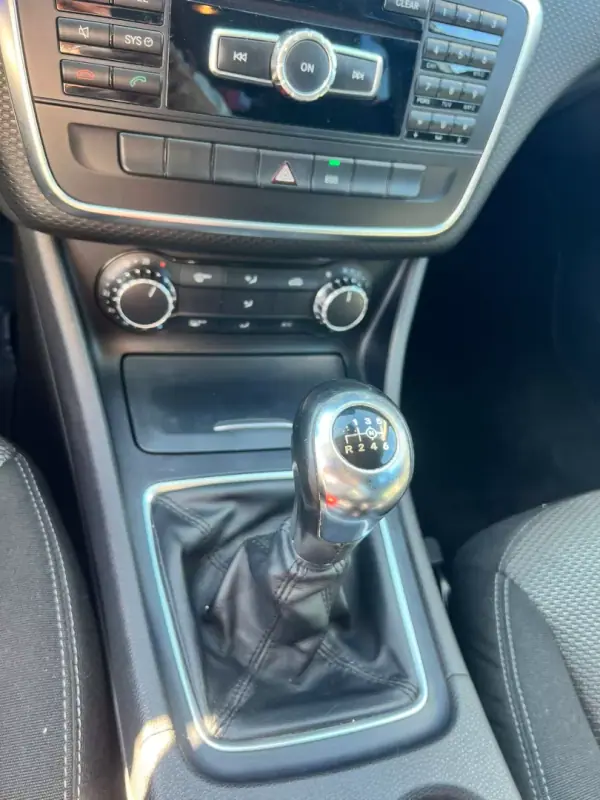 Mercedes-Benz A 180 2013 - 15000 EUR, 197483 km - AUTO.MOTO.pt - 197483km - foto 9 de 20