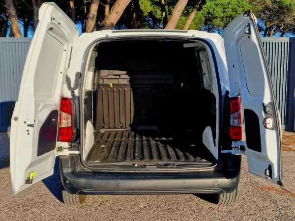 Opel COMBO 2022 - 15990 EUR, 55209 km - AUTO.MOTO.pt - 55209km - foto 10 de 15
