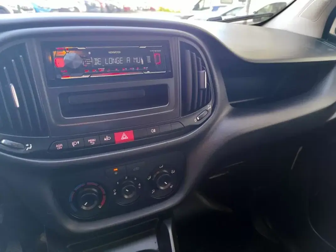 Fiat Doblo 1.3 Multijet ,3Lug. ,Iva Dedutivel 2017 - 9980 EUR, 85000 km - AUTO.MOTO.pt - 85000km - foto 20 de 26