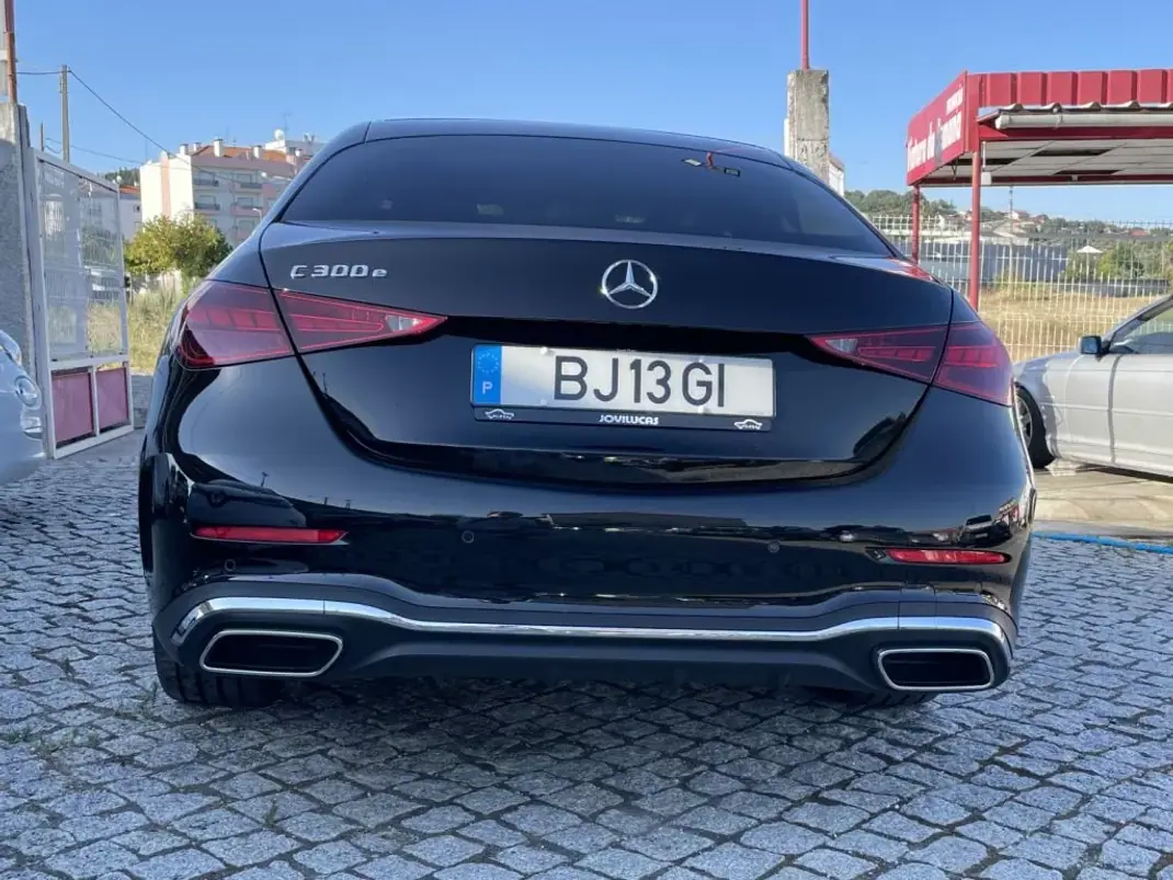 Mercedes-Benz C 300e 2024 - 54750 EUR, 5253 km - AUTO.MOTO.pt - 5253km - foto 3 de 15