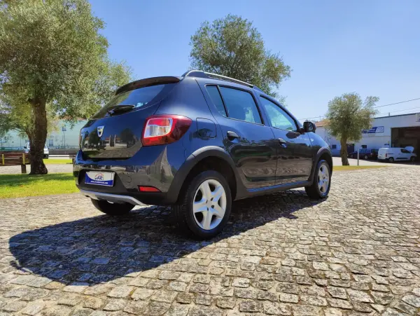 Dacia Sandero 2016 - 8950 EUR, 41927 km - AUTO.MOTO.pt - 41927km - foto 6 de 12