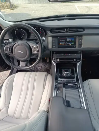 Jaguar XF 2017 - 19900 EUR, 173000 km - AUTO.MOTO.pt - 173000km - foto 14 de 19