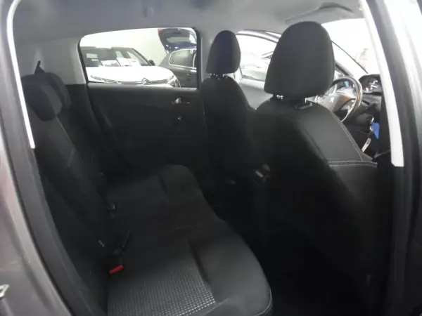 Peugeot 208 2019 - 11490 EUR, 71000 km - AUTO.MOTO.pt - 71000km - foto 9 de 24