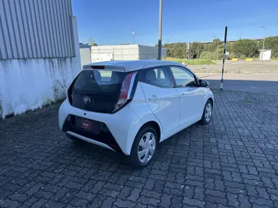 Toyota Aygo 2018 - 12990 EUR, 88303 km - AUTO.MOTO.pt - 88303km - foto 5 de 17