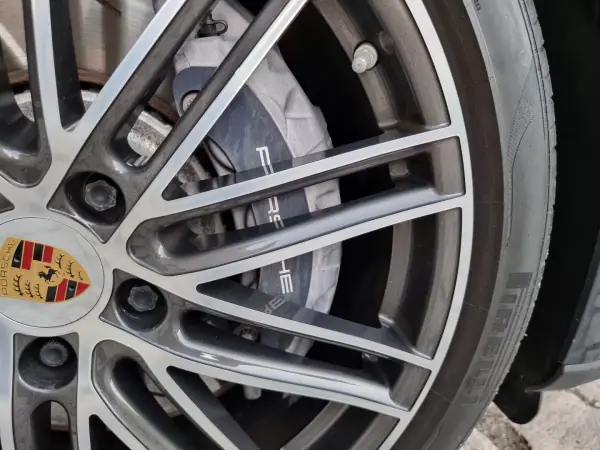 Porsche Panamera Sport Turismo 2018 - 84990 EUR, 147000 km - AUTO.MOTO.pt - 147000km - foto 49 de 50