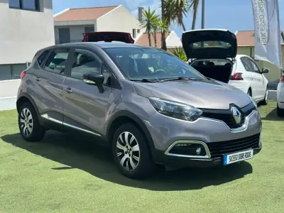 Renault Captur 2015 - 13990 EUR, 56433 km - AUTO.MOTO.pt - 56433km - foto 9 de 17