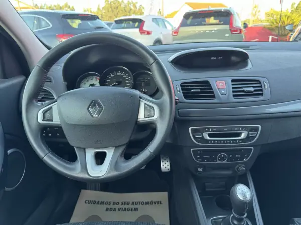 Renault Mégane Sport Tourer 2011 - 8900 EUR, 214000 km - AUTO.MOTO.pt - 214000km - foto 9 de 40
