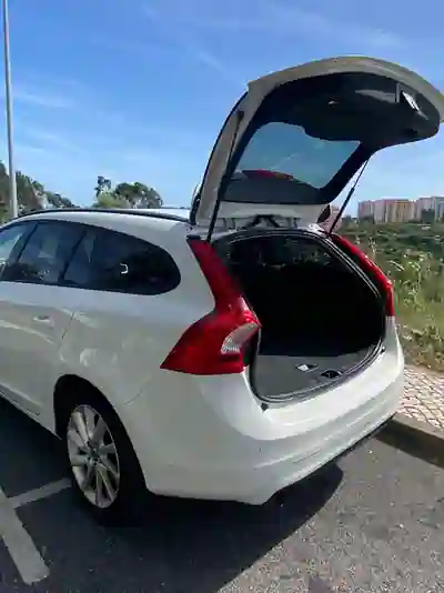Volvo V60 2015 - 9500 EUR, 206100 km - AUTO.MOTO.pt - 206100km - foto 5 de 14