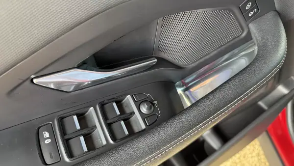 Jaguar E-Pace 2019 - 24500 EUR, 164000 km - AUTO.MOTO.pt - 164000km - foto 27 de 64