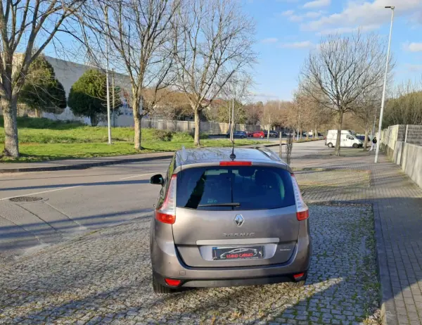 Renault Grand Scénic 2015 - 10990 EUR, 189000 km - AUTO.MOTO.pt - 189000km - foto 5 de 15