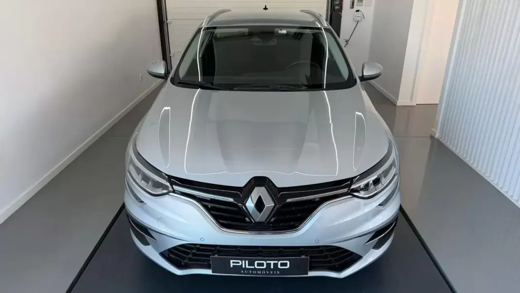 Renault Mégane Sport Tourer 2020 - 13990 EUR, 137993 km - AUTO.MOTO.pt - 137993km - foto 3 de 32