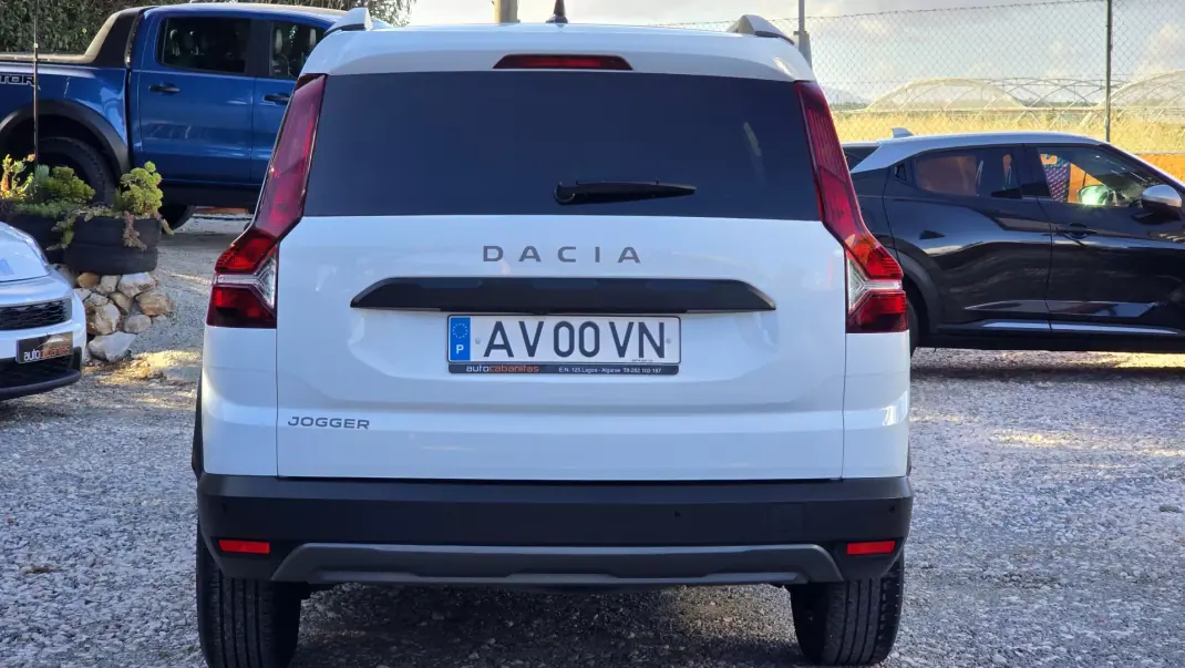 Dacia Jogger 2023 - 17750 EUR, 55800 km - AUTO.MOTO.pt - 55800km - foto 10 de 22
