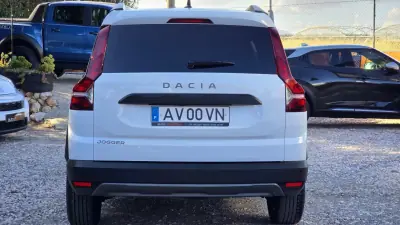 Dacia Jogger 2023 - 17750 EUR, 55800 km - AUTO.MOTO.pt - 55800km - foto 10 de 22